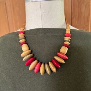Vintage 80s Beaded Necklace in Gold, Olive, Reds. Excellant Condition.